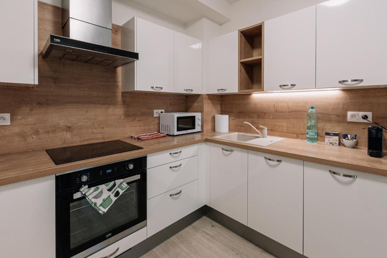 Skau Dunajska 58a Apt3 *