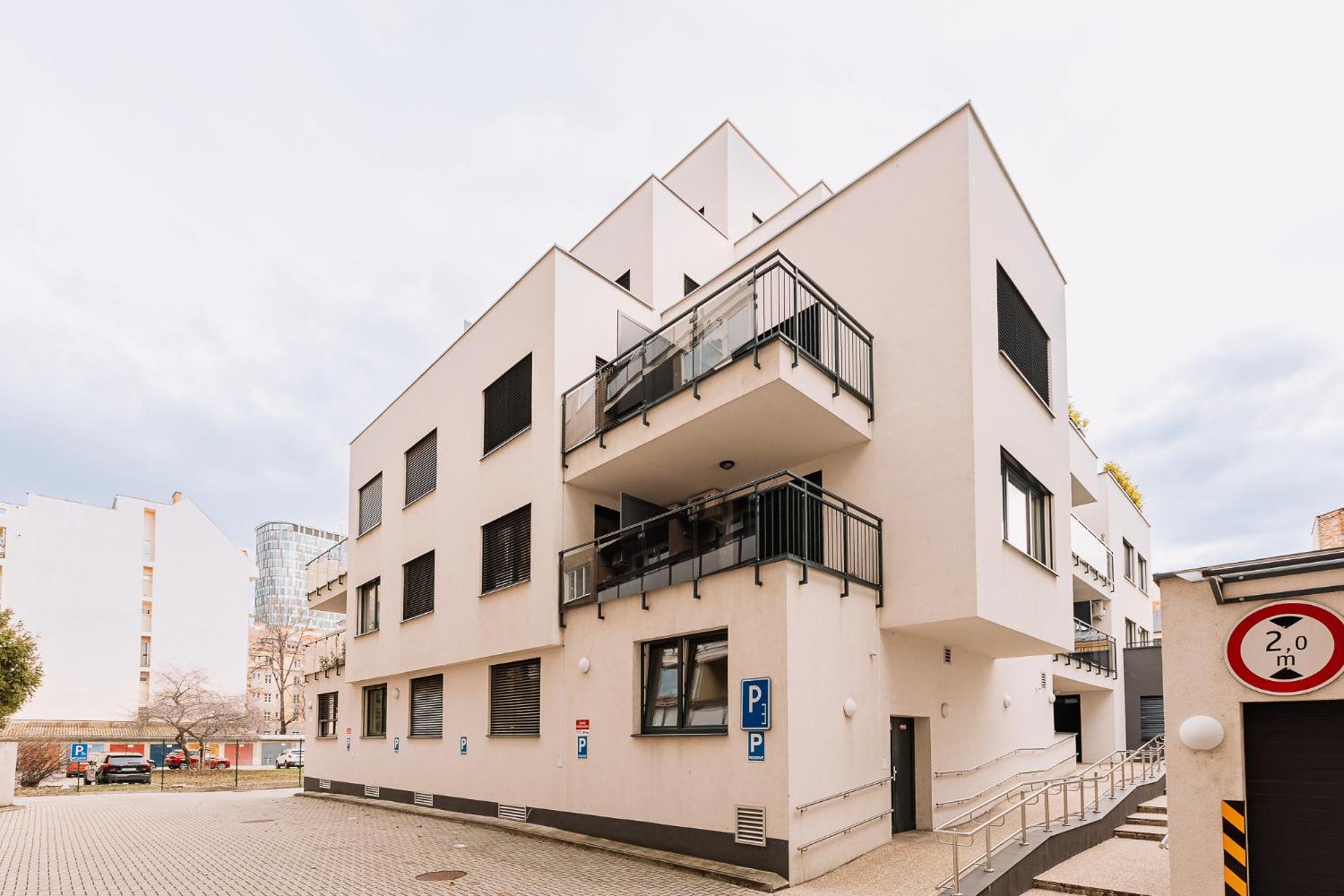 Skau Dunajska 58a Apt3 Apartman *